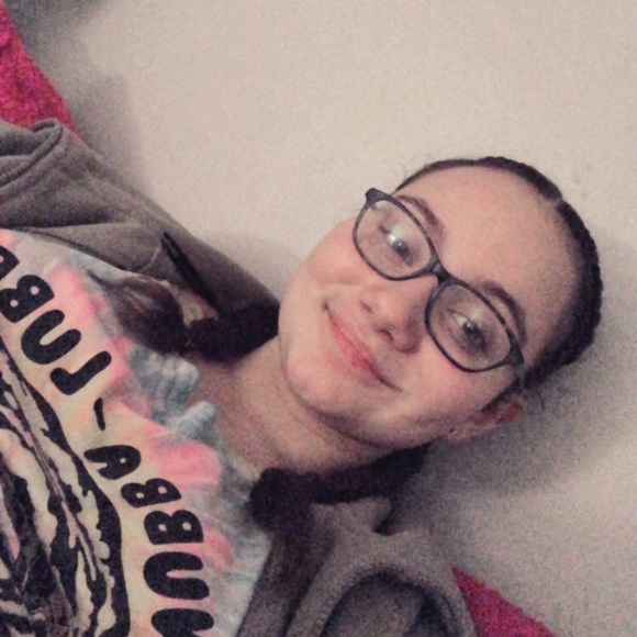 Meet your Posher, Michelle - Picture 2 of 5